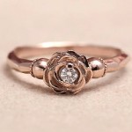アンティークなバラの結婚指輪