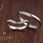 深いラインが斬新で個性的なマリッジリング✩