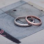 中央に面取りを施した結婚指輪☆プラチナ＆ピンクゴールド