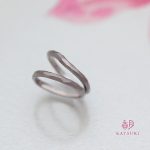 K18ホワイトゴールドにつや消しを施した結婚指輪