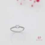 プラチナボールにダイヤモンドが輝く婚約指輪【プール・アムール】