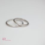 断面にアレンジを加えた結婚指輪【リール】